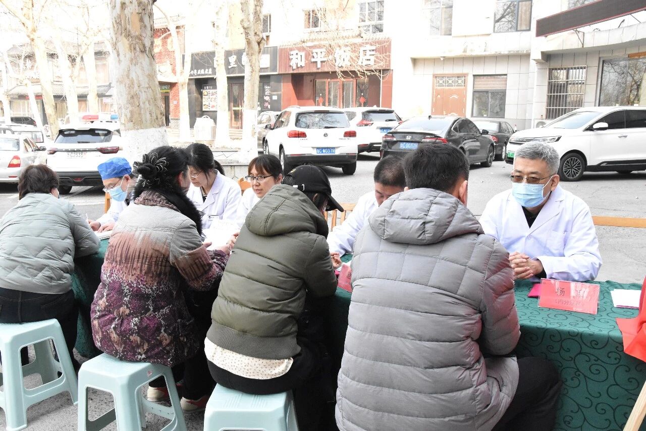 薪火传承  创新开拓——“张永臣山东省名中医药专家传承工作室”“颈肩腰腿痛中医诊疗中心”落户和平路院区